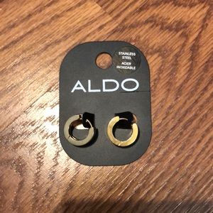 ALDO EARRINGS FOR A GIRL. BRAND NEW WITH TAGS ON IT.